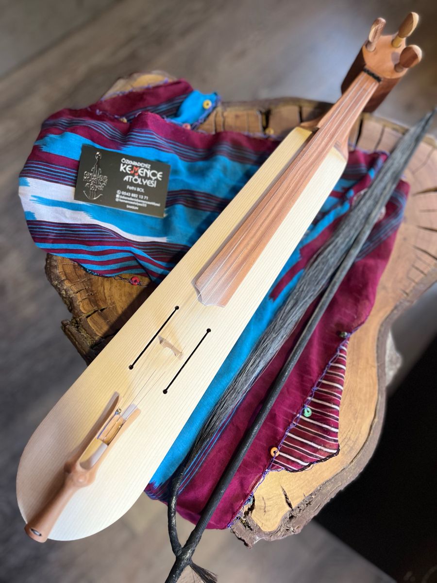 A Black Sea kemence fiddle