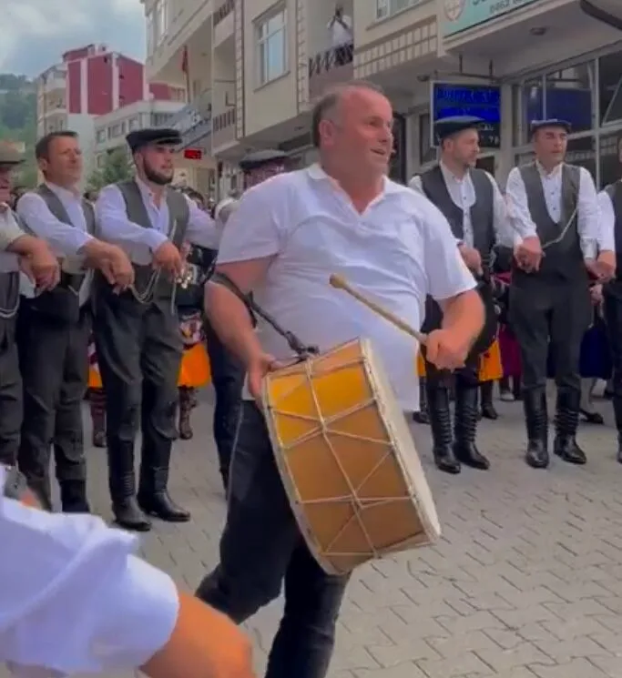 Traditional horon dance