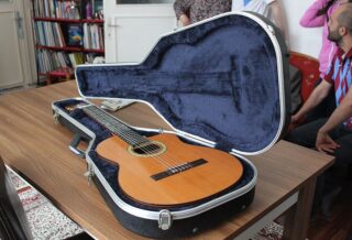Guitar memorial to Kazim Koyuncu in Hopa